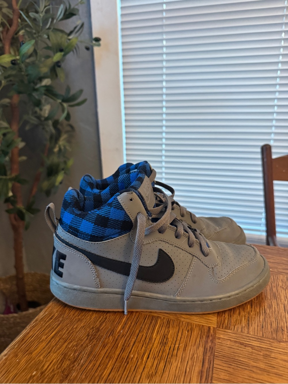 Kids Nike plaid Borough mid top shoes